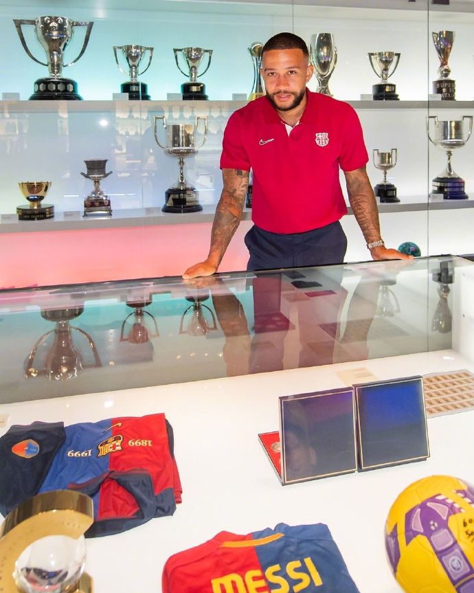 مواقع التواصل الاجتماعي تحتفل بعيد ميلاد أسطورة الكرة المصرية محمد أبو تريكة